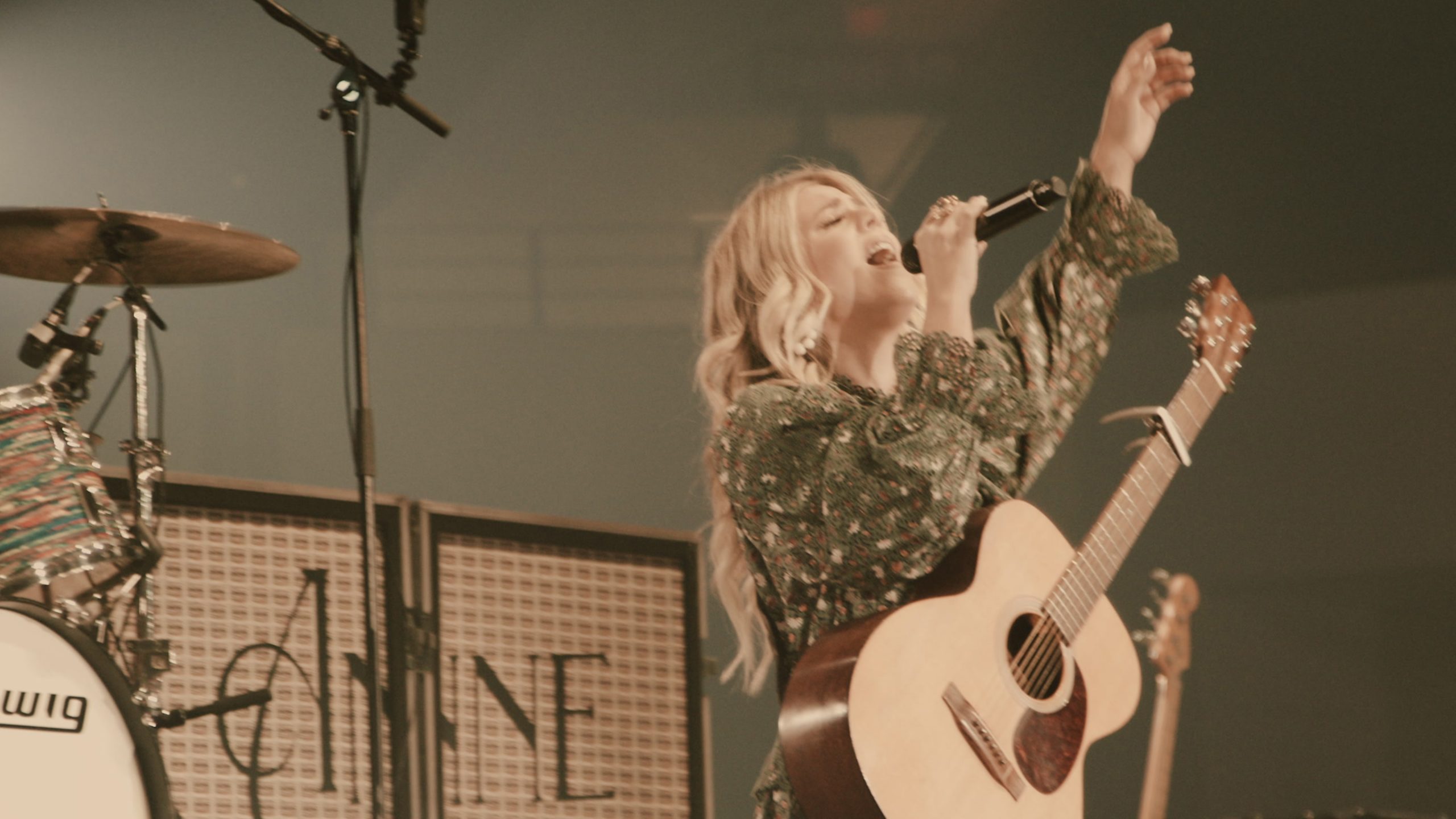 Anne Wilson playing live